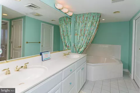 Bath - 8307 Atlantic Ave #102, Ocean City, MD 21842 photo 5 of 7