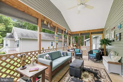 Exterior - 120 Pinehurst Rd, Berlin, MD 21811 photo 4 of 10