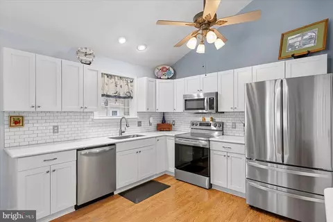 Kitchen - 120 Pinehurst Rd, Berlin, MD 21811 photo 4 of 4