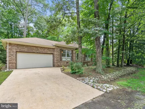 1 Moby Dick Dr, Ocean Pines, MD 21811