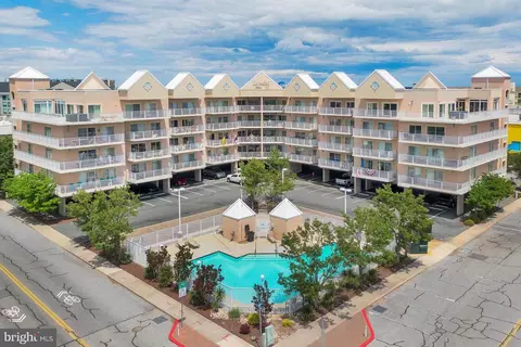 104 125th St #405, Ocean City, MD 21842