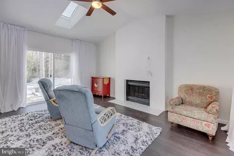 Living - 9 Holly Ct, Berlin, MD 21811 photo 2 of 3