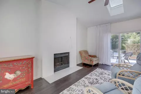 Living - 9 Holly Ct, Berlin, MD 21811 photo 3 of 3
