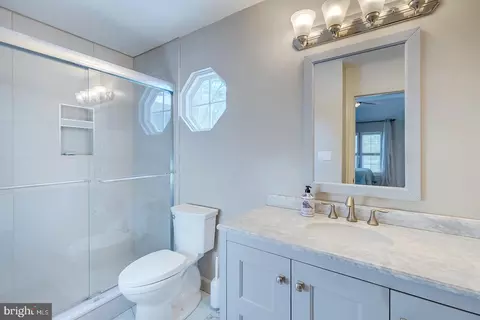 Bath - 9 Holly Ct, Berlin, MD 21811 photo 2 of 2