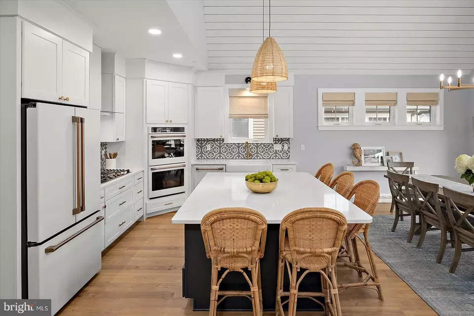 Kitchen - 137 Old Wharf Rd, Ocean City, MD 21842 photo 10 of 11