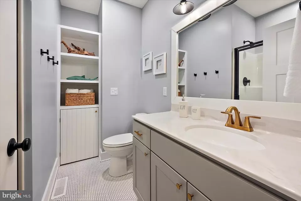Bath - 137 Old Wharf Rd, Ocean City, MD 21842 photo 5 of 6