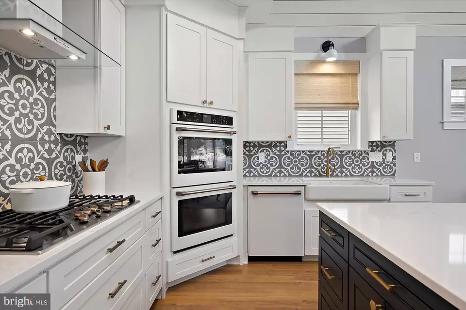 Kitchen - 137 Old Wharf Rd, Ocean City, MD 21842 photo 7 of 11