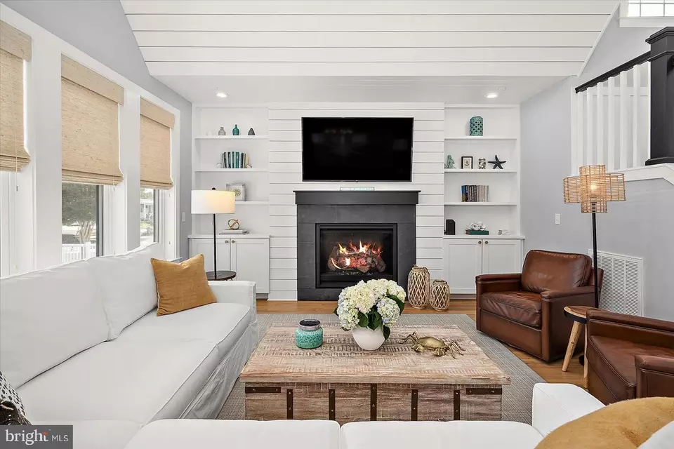 Living - 137 Old Wharf Rd, Ocean City, MD 21842 photo 2 of 3
