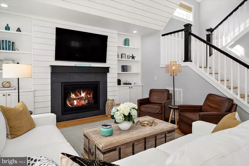 Living - 137 Old Wharf Rd, Ocean City, MD 21842 photo 3 of 3