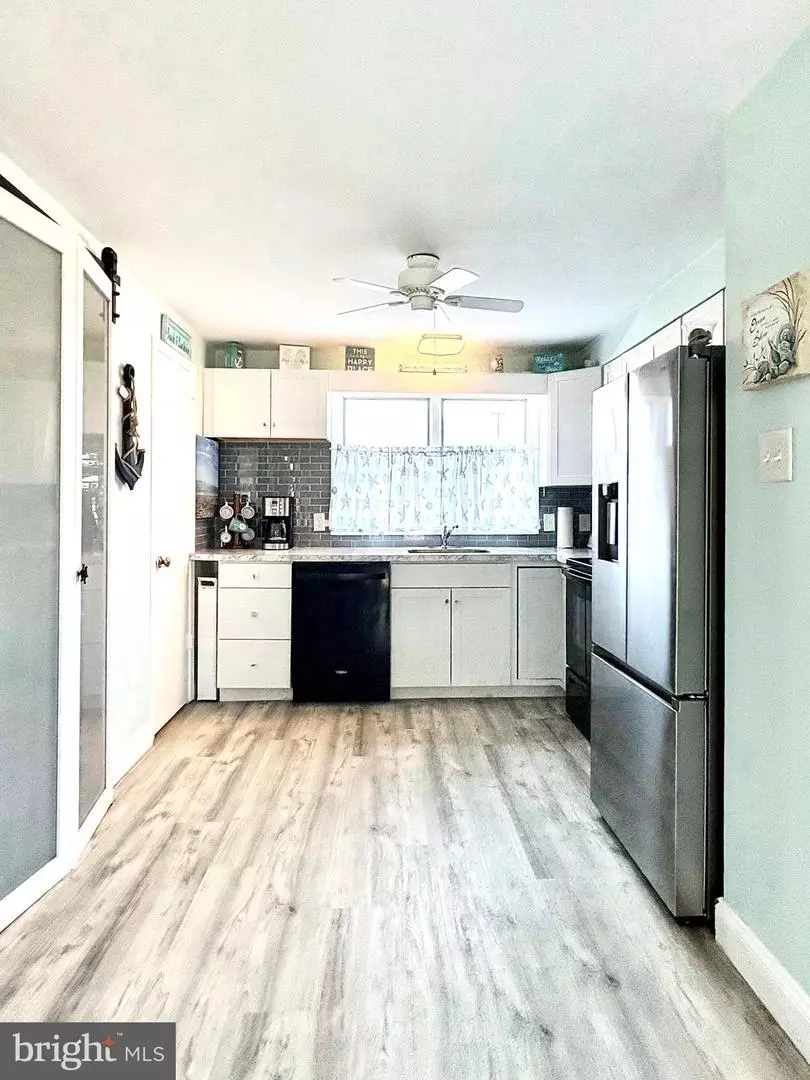 Kitchen - 204 145th St #G, Ocean City, MD 21842 photo 2 of 3