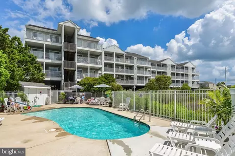 105 59th St #201, Ocean City, MD 21842