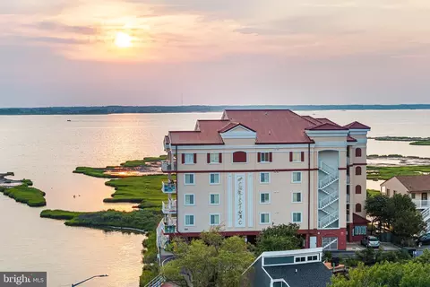 124 75th St #201, Ocean City, MD 21842