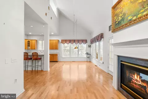 Living - 10 Annapolis Ct, Ocean Pines, MD 21811 photo 5 of 6