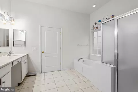 Entry Way - 10 Annapolis Ct, Ocean Pines, MD 21811 photo 4 of 7