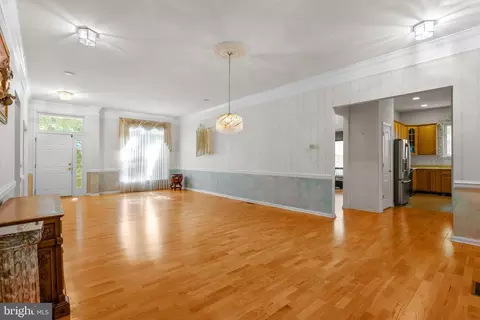 Living - 10 Annapolis Ct, Ocean Pines, MD 21811 photo 3 of 6