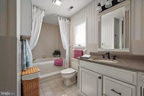 Bath - 703 Loop Rd, Ocean City, MD 21842 photo 4 of 6