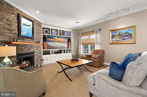 Living - 9605 Indian Trail Dr, Berlin, MD 21811 photo 8 of 13