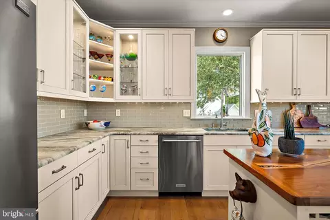 Kitchen - 9605 Indian Trail Dr, Berlin, MD 21811 photo 5 of 9