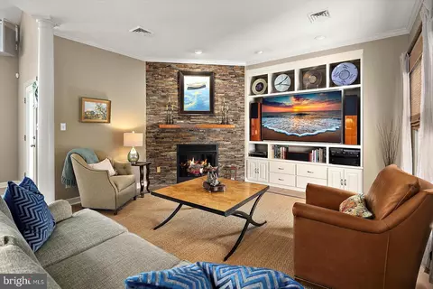 Living - 9605 Indian Trail Dr, Berlin, MD 21811 photo 9 of 13