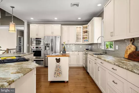 Kitchen - 9605 Indian Trail Dr, Berlin, MD 21811 photo 7 of 9