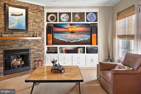 Living - 9605 Indian Trail Dr, Berlin, MD 21811 photo 11 of 13