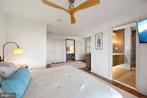 Bedroom - 9605 Indian Trail Dr, Berlin, MD 21811 photo 6 of 10