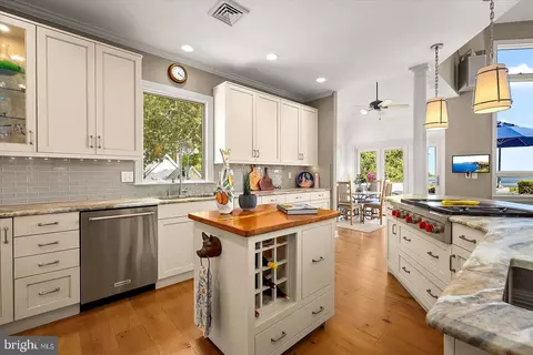 Kitchen - 9605 Indian Trail Dr, Berlin, MD 21811 photo 6 of 9