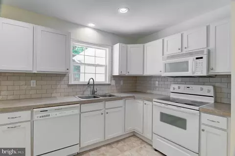 Kitchen - 10 Cannon Dr, Ocean Pines, MD 21811 photo 6 of 6