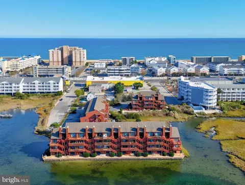 111 58th St #13, Ocean City, MD 21842