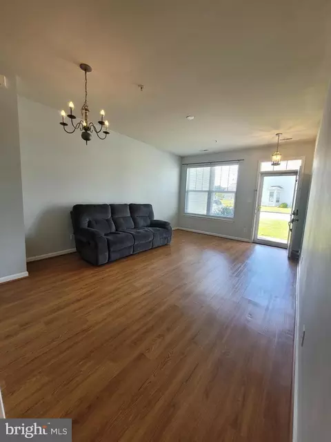Living - 331 Schooner Ln #302, Berlin, MD 21811 photo 2 of 3