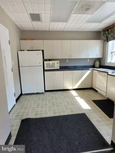 Kitchen - 331 Schooner Ln #302, Berlin, MD 21811 photo 2 of 2