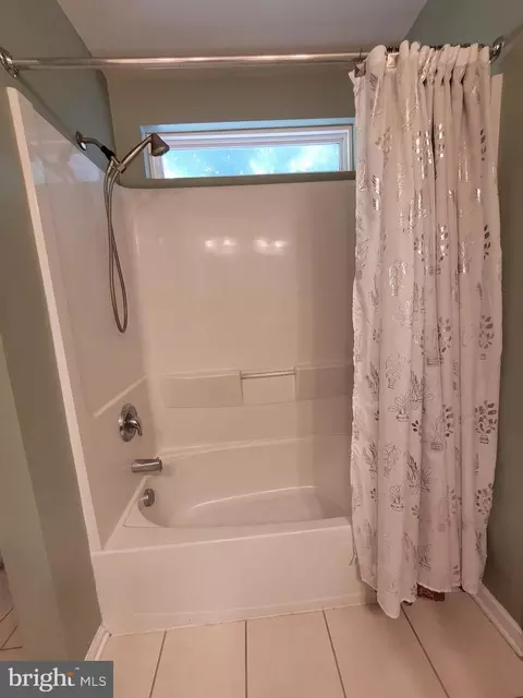 Bath - 331 Schooner Ln #302, Berlin, MD 21811 photo 1 of 4