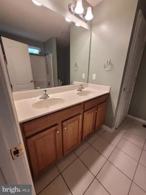 Bath - 331 Schooner Ln #302, Berlin, MD 21811 photo 2 of 4