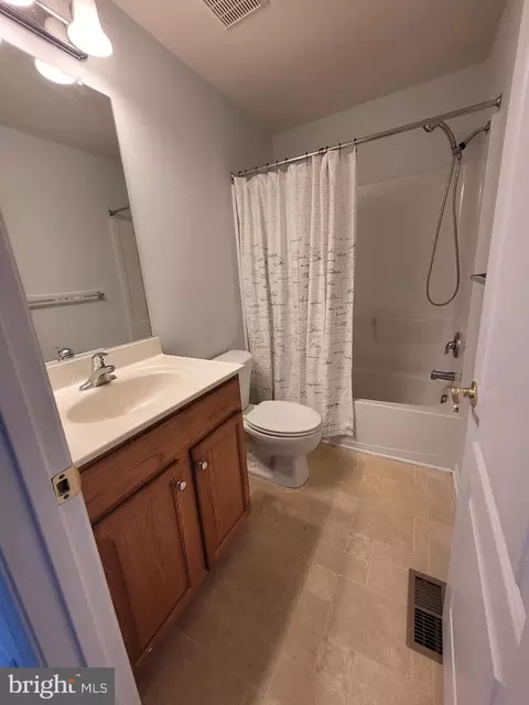 Bath - 331 Schooner Ln #302, Berlin, MD 21811 photo 3 of 4