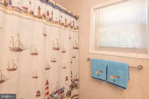 Bath - 5 Laport Ct, Ocean Pines, MD 21811 photo 7 of 11