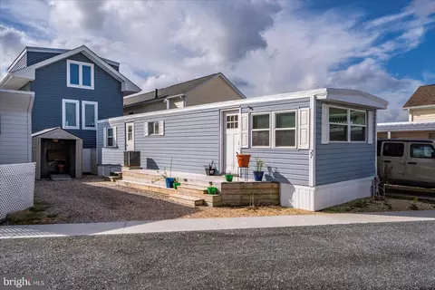 27 Middle Way Ln, Ocean City, MD 21842