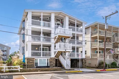 11 75th St #6, Ocean City, MD 21842
