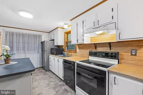 Kitchen - 22 Cresthaven Dr, Ocean Pines, MD 21811 photo 2 of 2