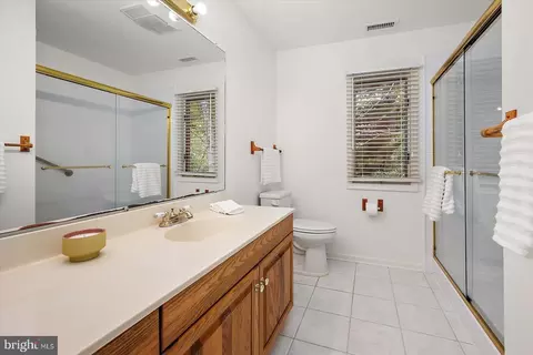 Bath - 11410 Gaskin Dr, Berlin, MD 21811 photo 4 of 5