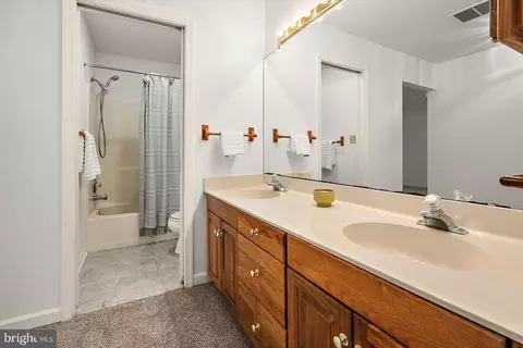 Bath - 11410 Gaskin Dr, Berlin, MD 21811 photo 2 of 5