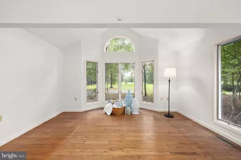 Living - 11410 Gaskin Dr, Berlin, MD 21811 photo 3 of 10