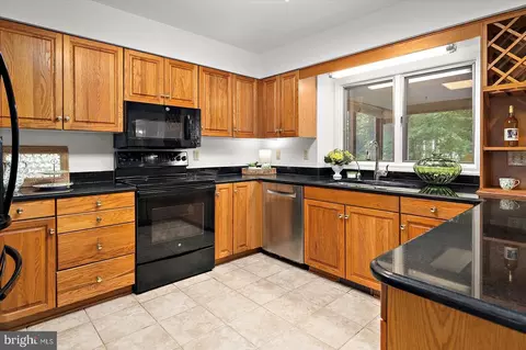 Kitchen - 11410 Gaskin Dr, Berlin, MD 21811 photo 3 of 10