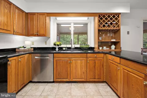 Kitchen - 11410 Gaskin Dr, Berlin, MD 21811 photo 1 of 10