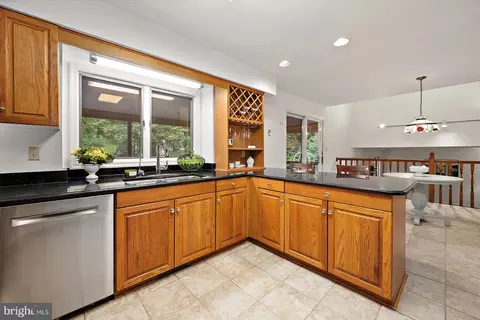 Kitchen - 11410 Gaskin Dr, Berlin, MD 21811 photo 2 of 10
