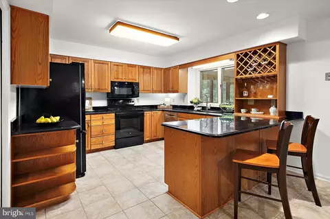 Kitchen - 11410 Gaskin Dr, Berlin, MD 21811 photo 7 of 10