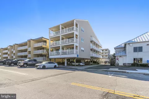 11 47th St #202, Ocean City, MD 21842