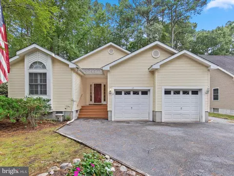 Exterior - 33 Pinehurst Rd, Berlin, MD 21811 photo 2 of 10