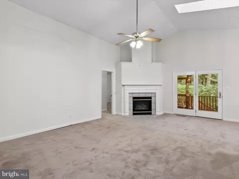 Living - 33 Pinehurst Rd, Berlin, MD 21811 photo 2 of 8