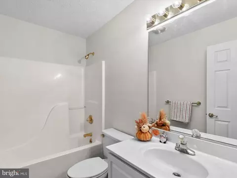 Bath - 33 Pinehurst Rd, Berlin, MD 21811 photo 1 of 2