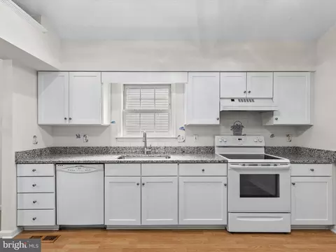 Kitchen - 33 Pinehurst Rd, Berlin, MD 21811 photo 3 of 3